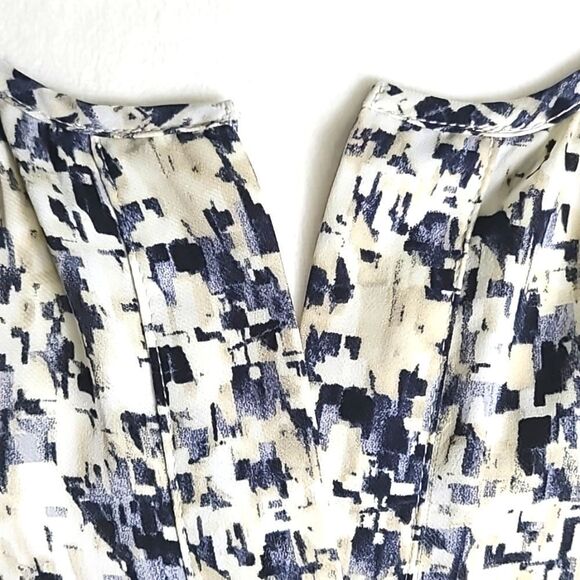 Cabi Longsleeve Blouse White, Black, Blue & Cream Print, Open V-neck, Size Large - Picture 4 of 10